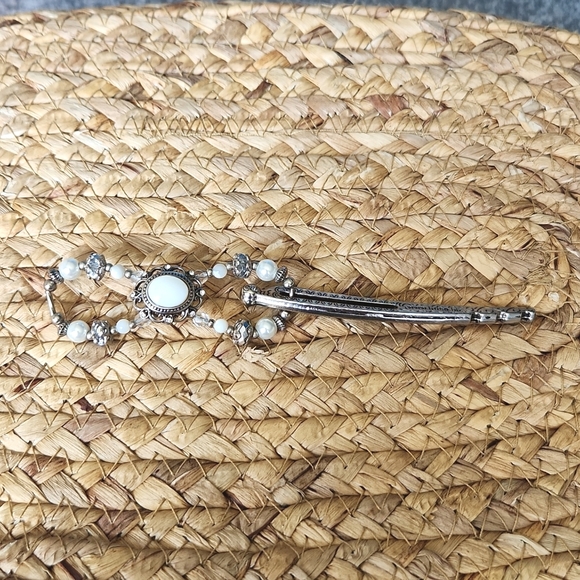 White and silver Lillarose size small flexi clip. - Picture 4 of 5